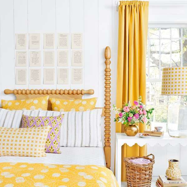 cách trang trí phòng ngủ màu vàng